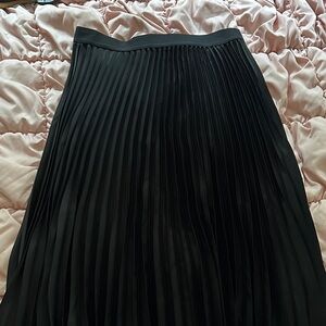 H&M Black Pleated Midi Skirt